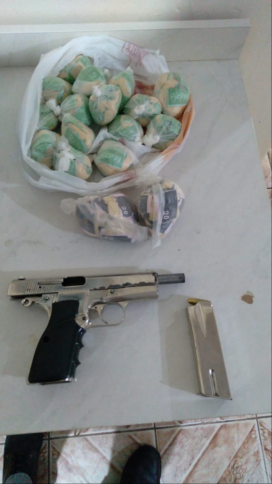 Policiais militares prendem 4 por tráfico em Campo do Coelho