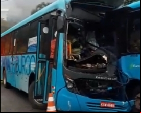 Grave acidente entre dois ônibus mata um motorista e deixa ageiros feridos  | Jornal A Voz da Serra